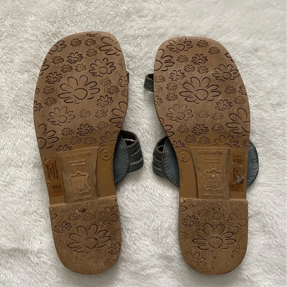 No Boundaries Tan and Gray Sandals Girls size 2